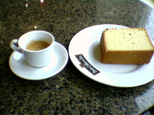 peets-coffee-and-tea-cake